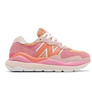 New balance VALENTINES DAY - never worn - size 7.5 - pink and orange
